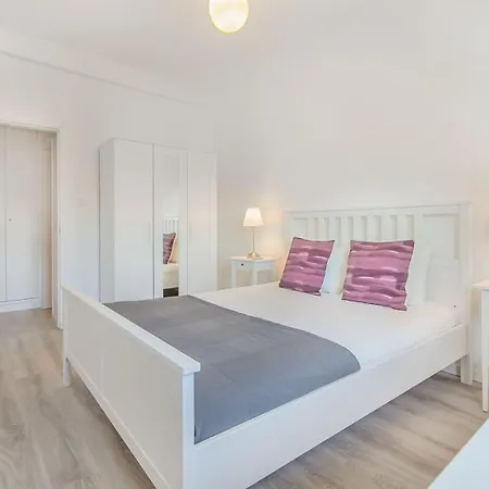 Lägenhet Roma Cozy Flat With Balcony Lisboa