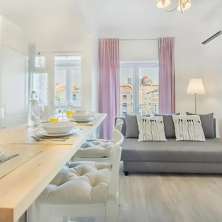 Apartment Roma Cozy Flat With Balcony *