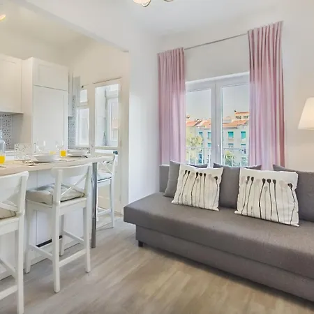 Appartement Roma Cozy Flat With Balcony
