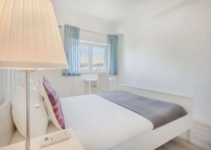 Apartment Roma Cozy Flat With Balcony Lisbon