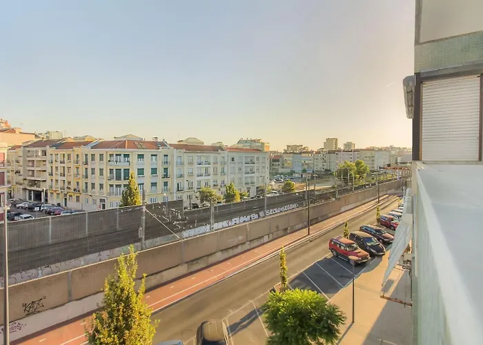 Roma Cozy Flat With Balcony * Lisboa