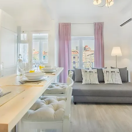 Roma Cozy Flat With Balcony * Lisboa