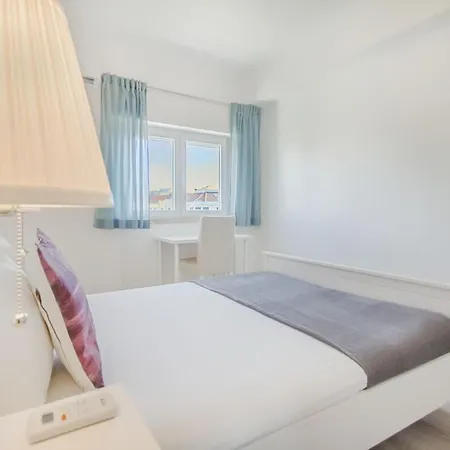 Roma Cozy Flat With Balcony * Lisboa