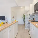 Apartment Roma Cozy Flat With Balcony