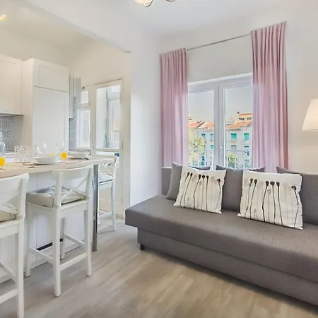 Roma Cozy Flat With Balcony * Lisboa