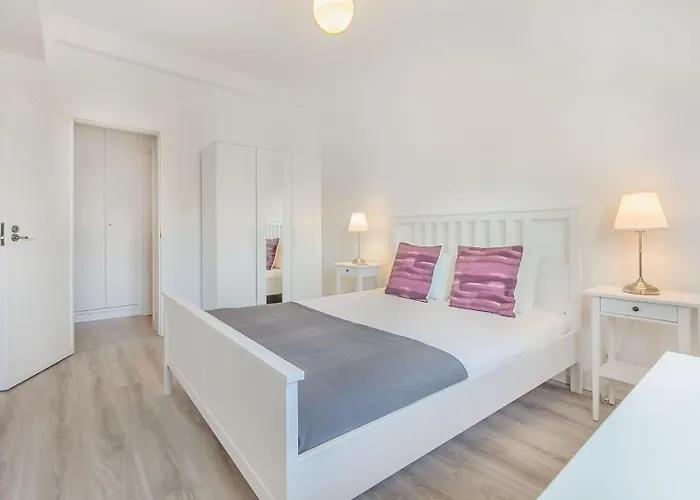 アパート Roma Cozy Flat With Balcony リスボン