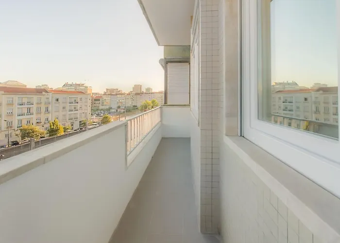 アパート Roma Cozy Flat With Balcony リスボン